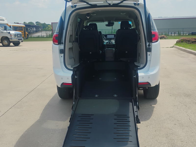 Used 2024 Chrysler Pacifica