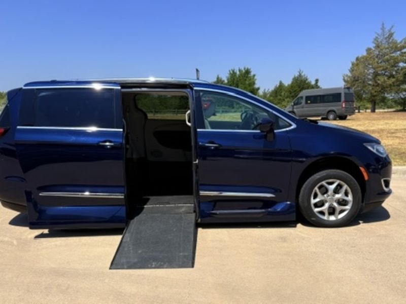 Used 2019 Chrysler Pacifica